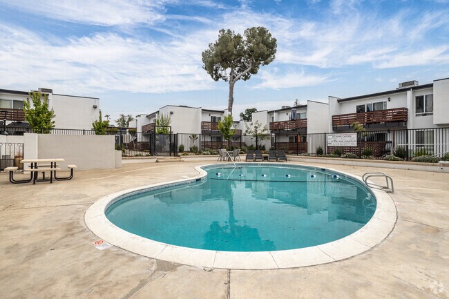Piscina - The Continental