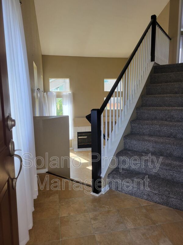 Foto del edificio - 358 Flagstone Cir