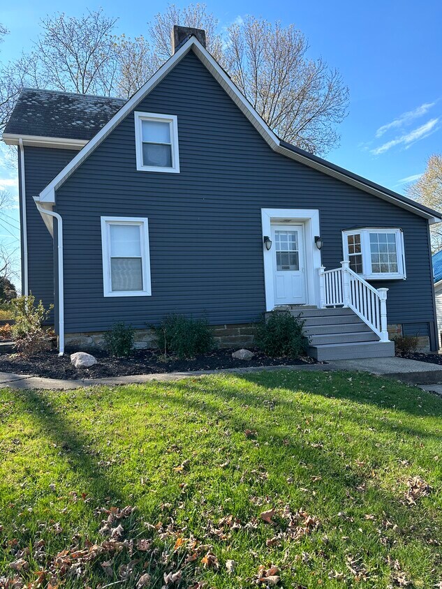 Foto principal - 1766 Columbus Rd
