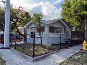 103 NW 35th St