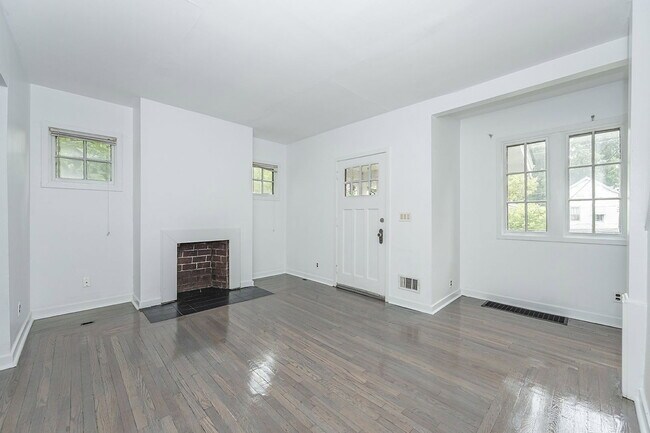 Building Photo - 639 Probasco St
