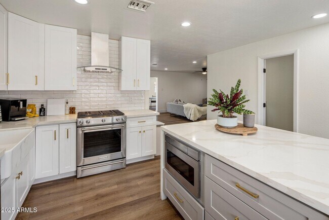 Foto del edificio - 8022 E Columbus Ave