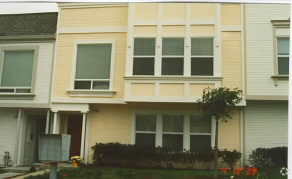 Building Photo - 654 Abbot Ave