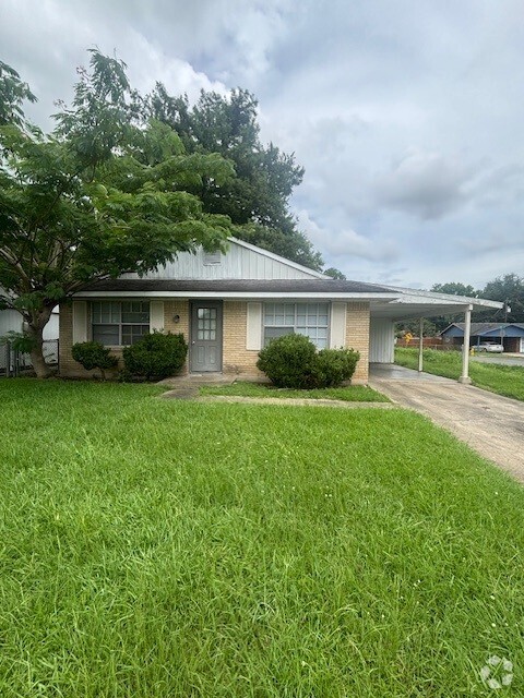 Building Photo - 302 Hilltop Cir