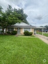 Building Photo - 302 Hilltop Cir