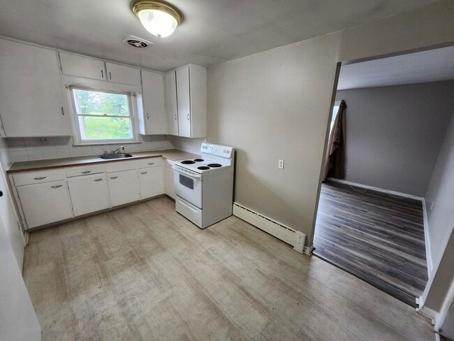 Building Photo - 1134 Rothesay Rd