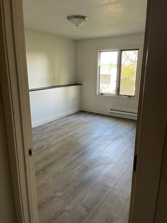 Building Photo - 127 Hillview Ln