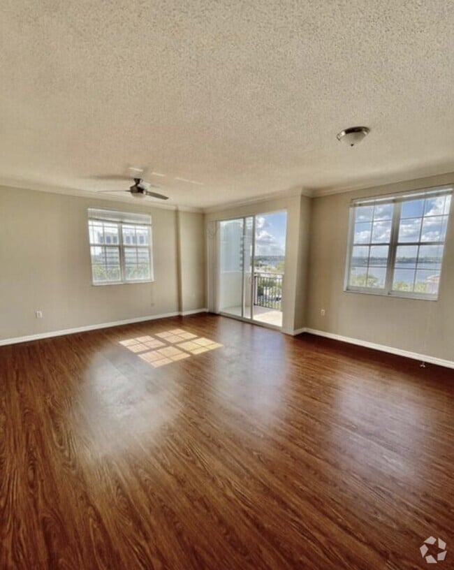 Building Photo - 616 Clearwater Park Rd