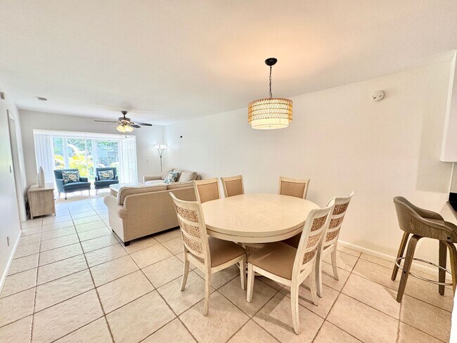 Building Photo - ** KINGS LAKE ** 2 BED / 2 BATH - CONDO - ...