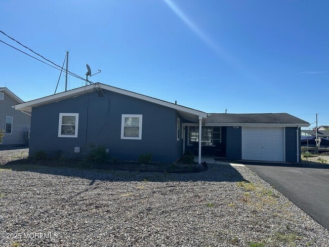 Building Photo - 831 Anchor Dr