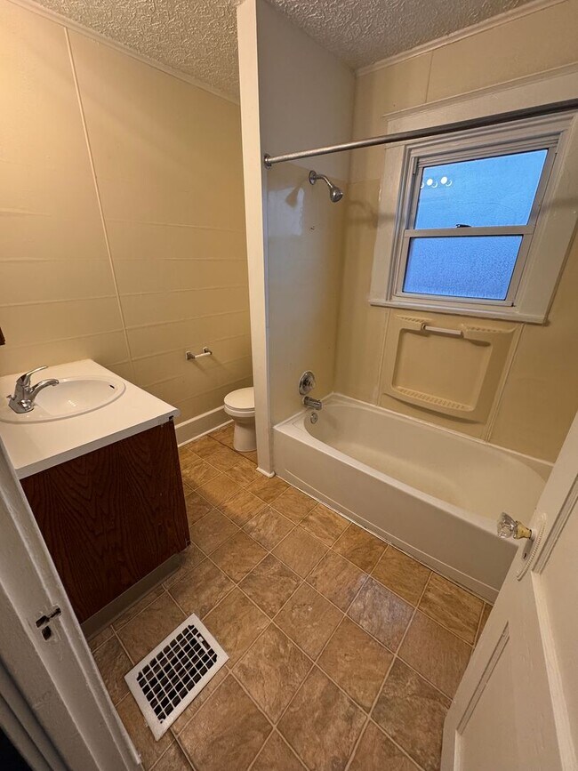 Foto del edificio - 103 N Osborn Ave