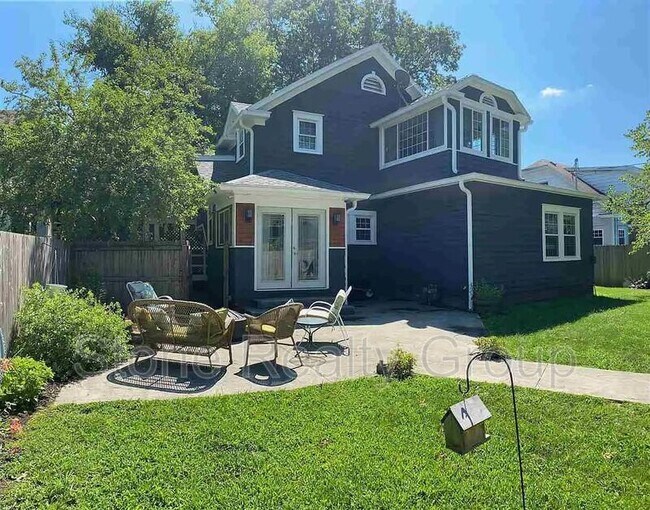 Foto del edificio - 211 Adams Blvd