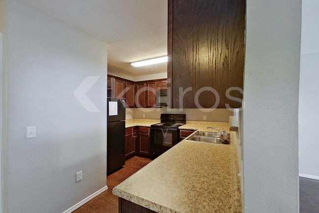 Building Photo - 5000 Thomas St