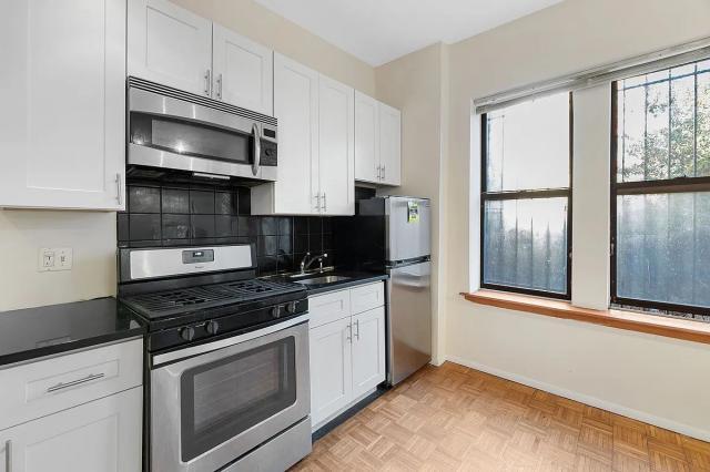 Building Photo - 3 bedroom in NEW YORK NY 10009