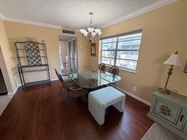 Foto del edificio - 569 Normandy Ln