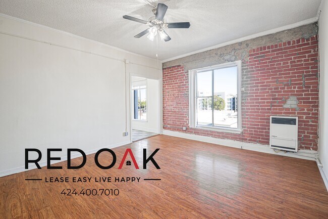 Foto del edificio - 425–427 S. Grand View St