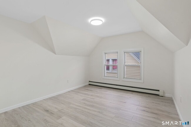 Building Photo - 661 Iranistan Ave