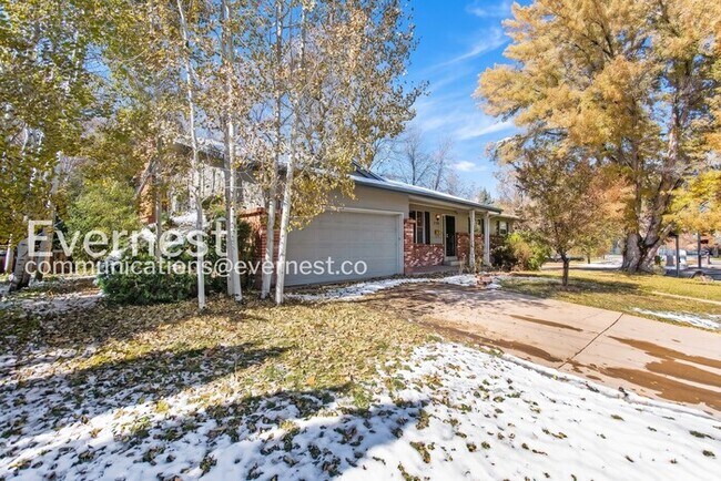 Foto del edificio - 4 Bed, 3 Bath Home with Fenced Yard & Garage / Available Soon!