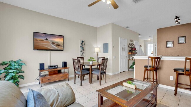 Building Photo - 2326 Silver Palm Dr