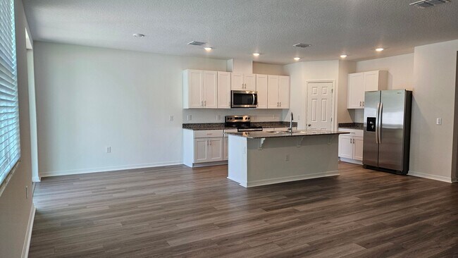 Foto del edificio - Like New Home in Deer Run at Crosswinds!