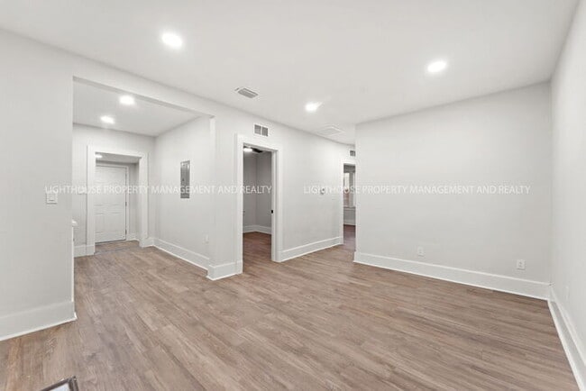 Building Photo - 3 Bedroom, 2 Bath Home in Historic Riverside ? Fully Renovated!