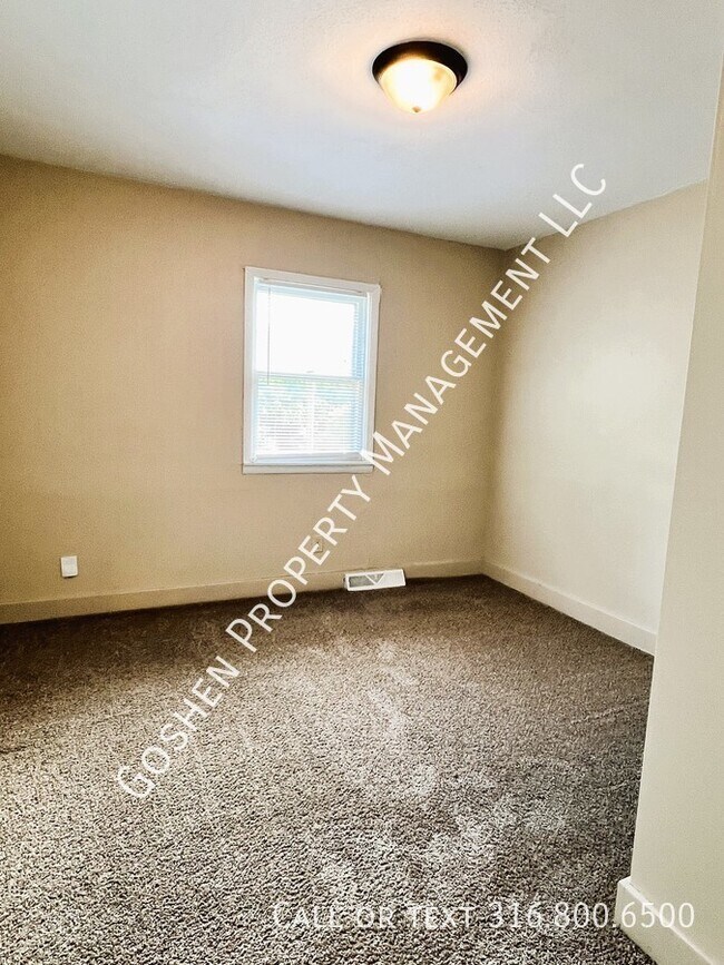 Building Photo - Adorable Upstairs One Bedroom Home