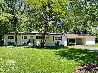 Building Photo - 145 Farm Rd