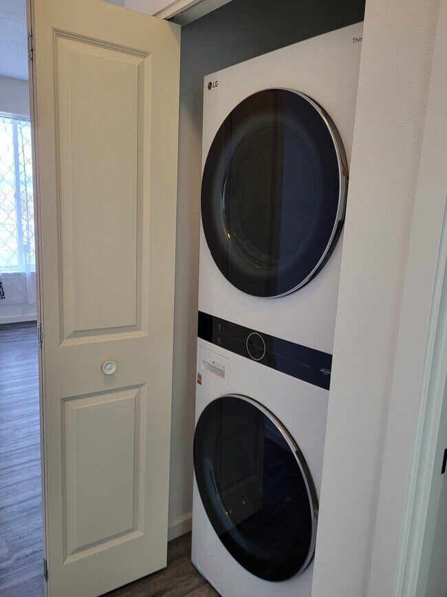 Foto del edificio - 249 W Glenwood Rd