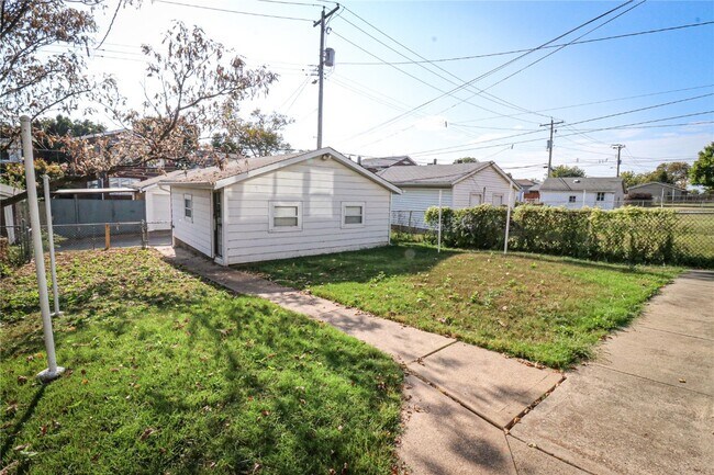 Building Photo - 4932 Loughborough Ave