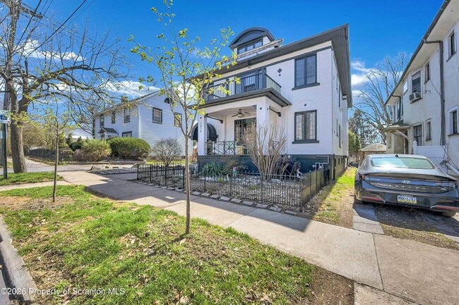 Building Photo - 1814 Olive St