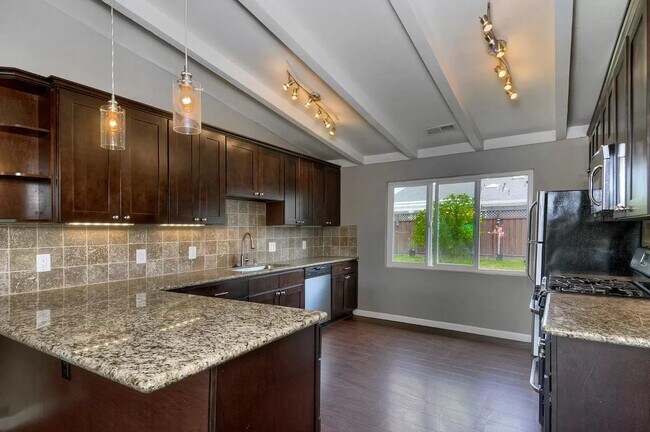 Foto del edificio - 10150 Lyndale Ave