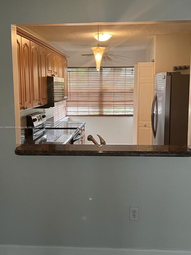 Foto del edificio - 11061 SW 11th Pl