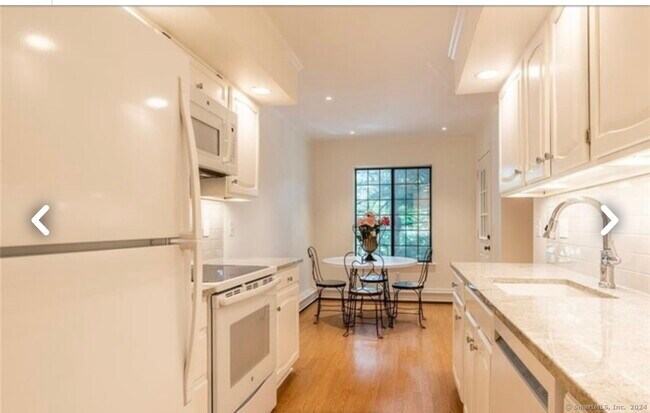 Foto del edificio - 125 Warner Hill Rd