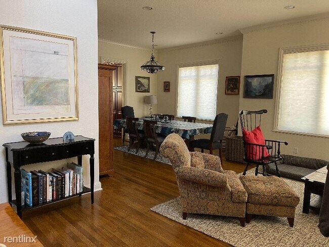 Building Photo - 3 br, 3.5 bath Townhome - 27 Ross Terrace