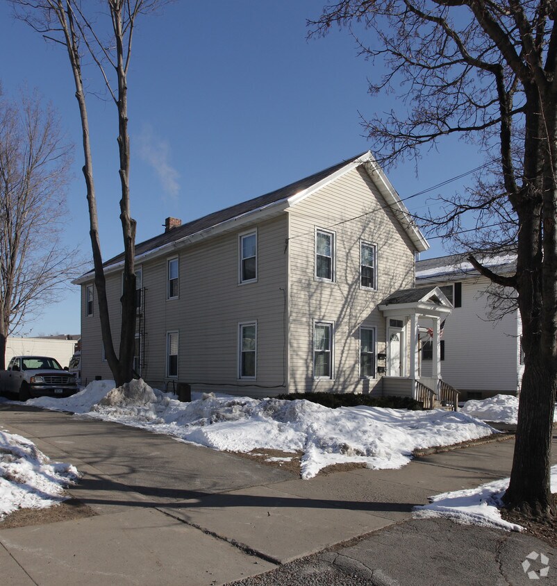 318 Park Ave, Mechanicville, NY 12118 Apartments in Mechanicville, NY