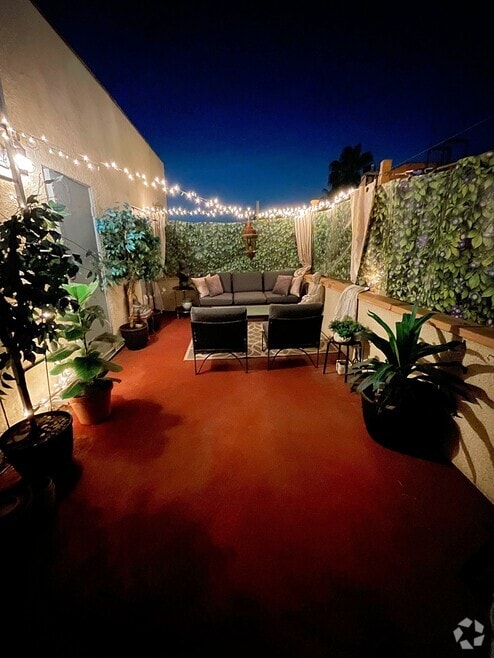 Private rooftop - 1422 Hi Point St