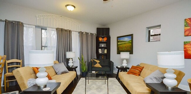 Foto del edificio - 5553 N Magnolia Ave