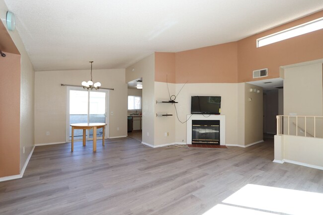 Building Photo - 2 bed/2 bath Diamond Bar Townhouse