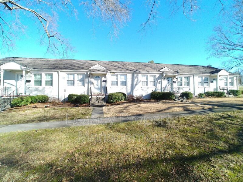 605 E Willowbrook Dr, Burlington, NC 27215 House Rental in Burlington