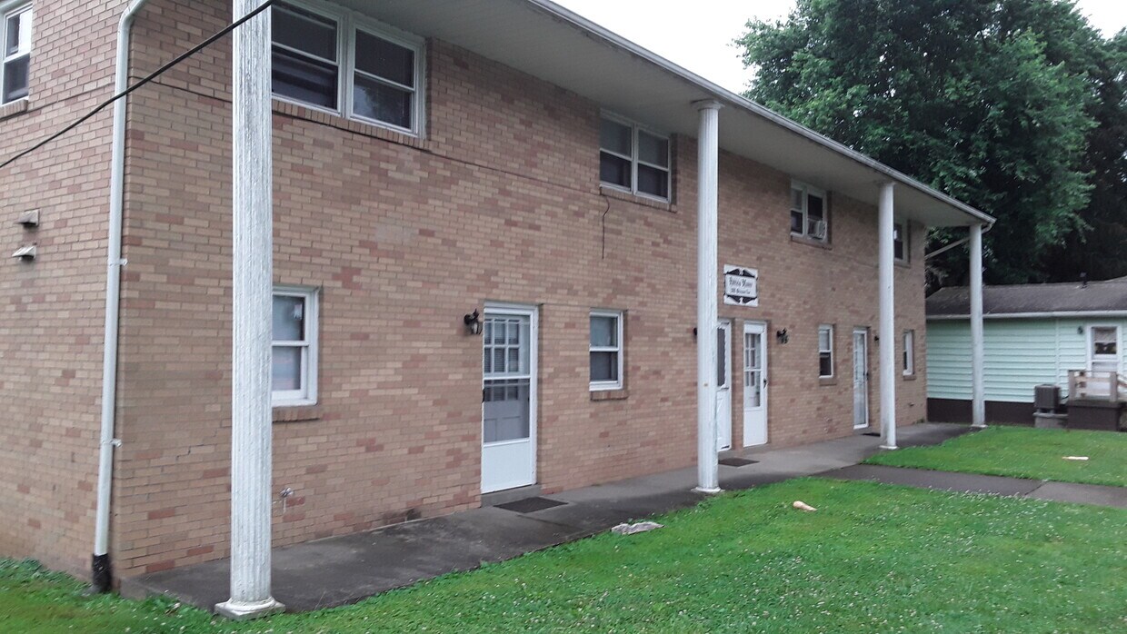 2801 Glenwood Ave Unit Apt 2, Moundsville, WV 26041 Apartments in