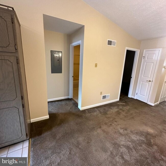 Building Photo - 359 Stonegate Ct
