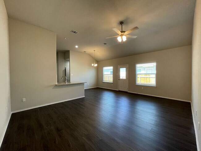 Foto del edificio - TOWNHOME FOR RENT