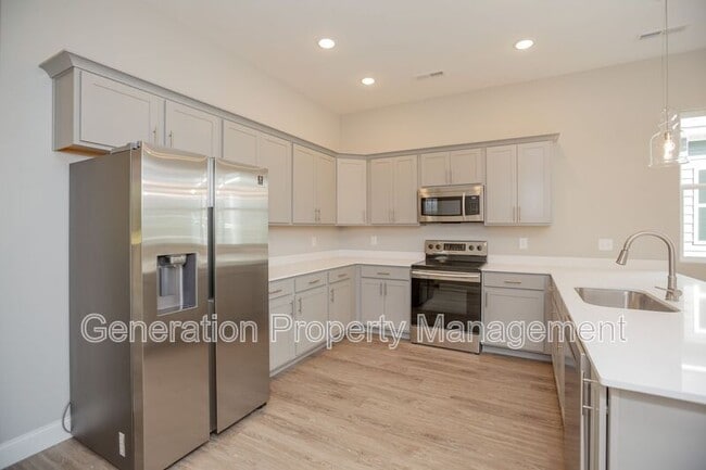 Building Photo - 590 Strong Ave