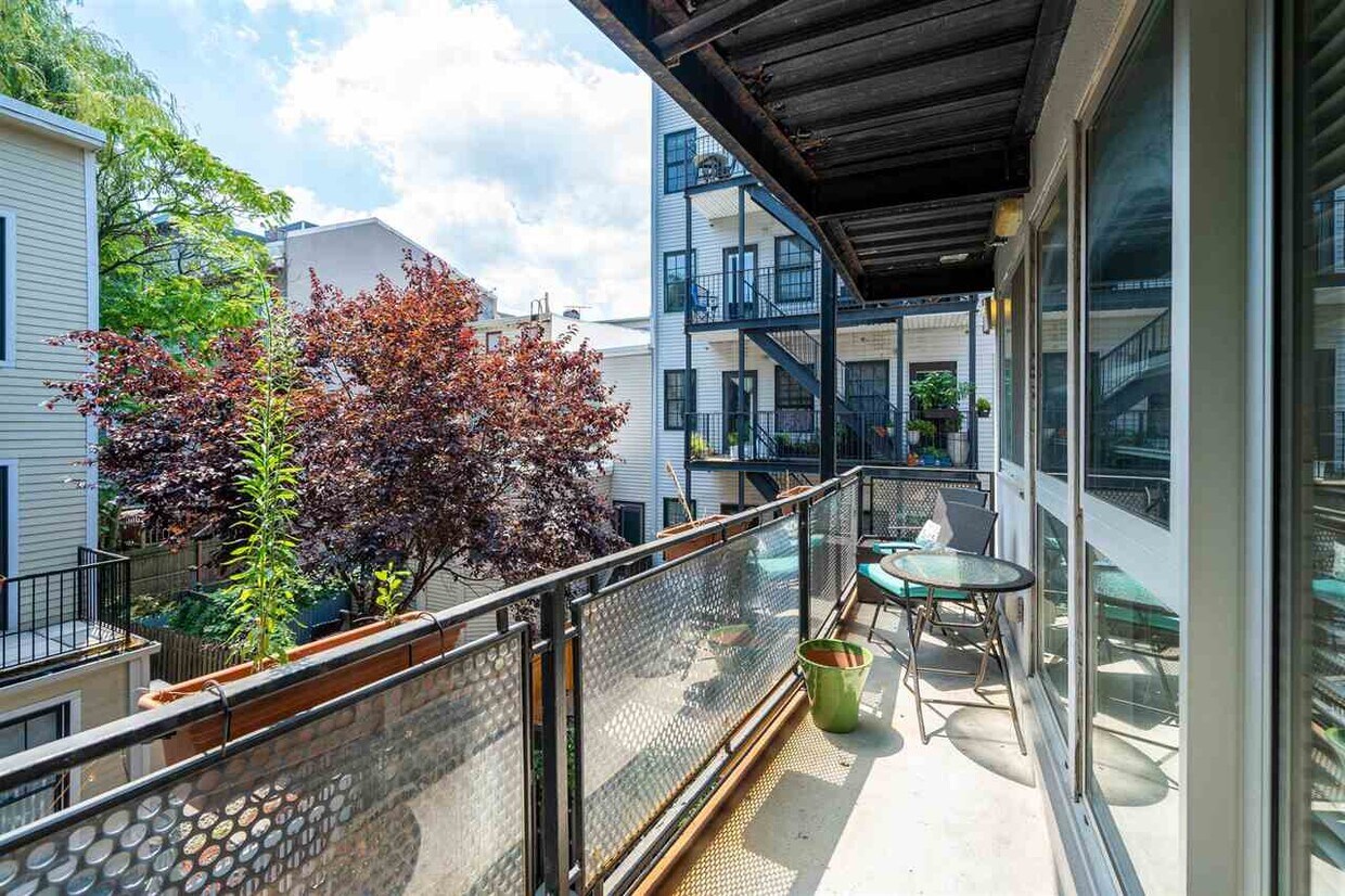 557 2nd St Unit 4, Hoboken, NJ 07030 Room for Rent in Hoboken, NJ