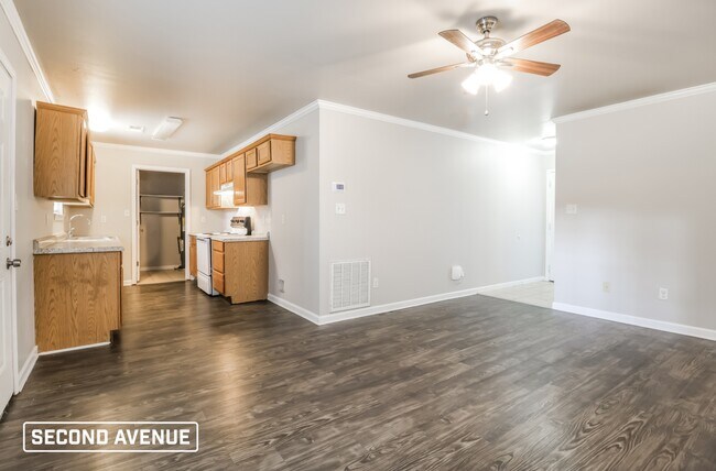 Building Photo - 203 Glenn Oak Dr