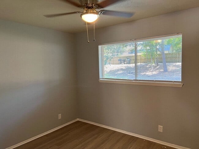 Building Photo - 2925-2925 Bernice Dr