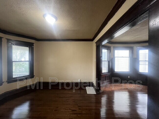 Building Photo - 2851 N 24th Pl