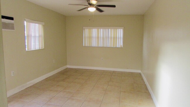 Foto del edificio - 4470 NW 175th St