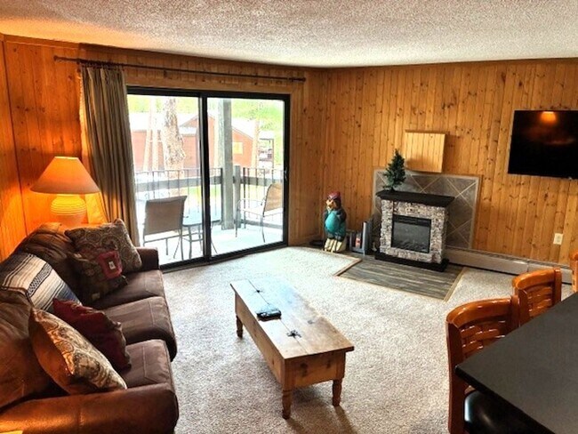 Foto del edificio - Monthly Rental- Gold Camp #46