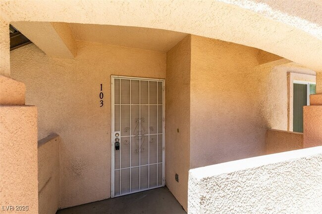 Building Photo - 350 S Durango Dr